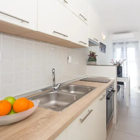 Apartments Bandic - 30 Meters To The Beach Trogir Exterior photo