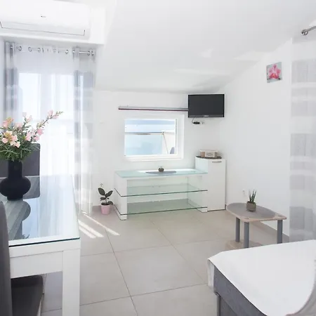 Apartments Bandic - 30 Meters To The Beach Trogir Exterior photo