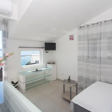 Apartments Bandic - 30 Meters To The Beach Trogir Exterior photo
