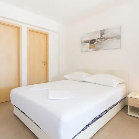 Apartments Bandic - 30 Meters To The Beach Trogir Exterior photo