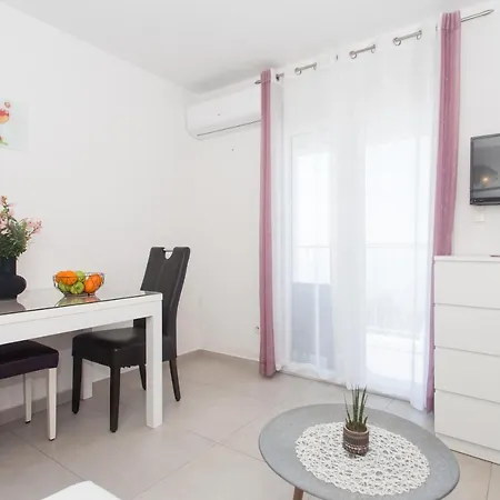 Apartments Bandic - 30 Meters To The Beach Trogir Exterior photo