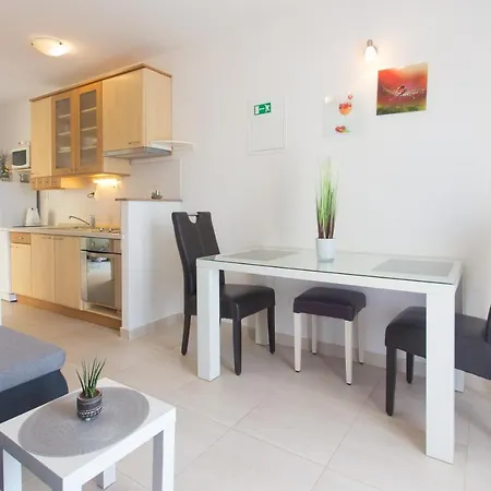 Apartments Bandic - 30 Meters To The Beach Trogir Exterior photo