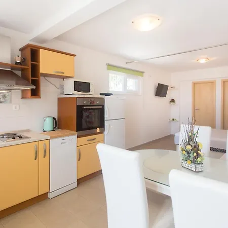Apartments Bandic - 30 Meters To The Beach Trogir Exterior photo