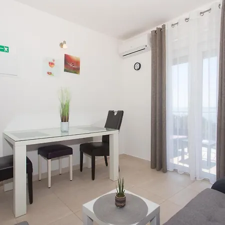 Apartments Bandic - 30 Meters To The Beach Trogir Exterior photo