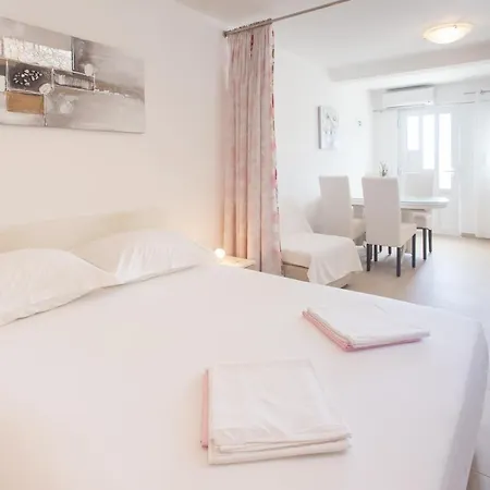 Apartments Bandic - 30 Meters To The Beach Trogir Exterior photo