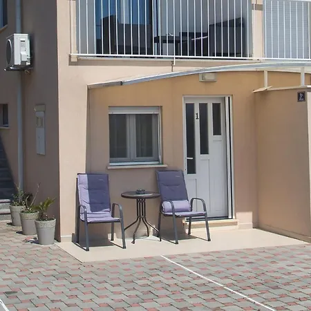 Apartments Bandic - 30 Meters To The Beach Trogir Exterior photo